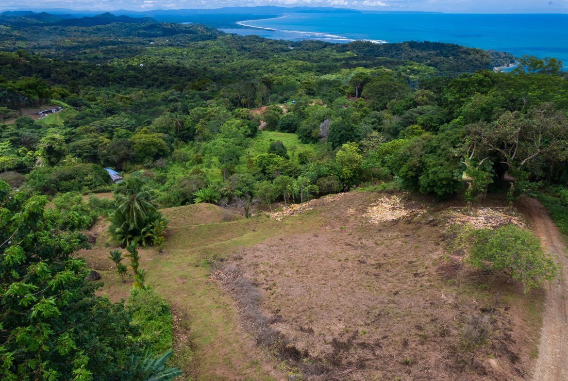 STUNNING OCEAN-VIEW LOT WITH TRANQUIL SURROUNDINGS – 0.5 ACRES