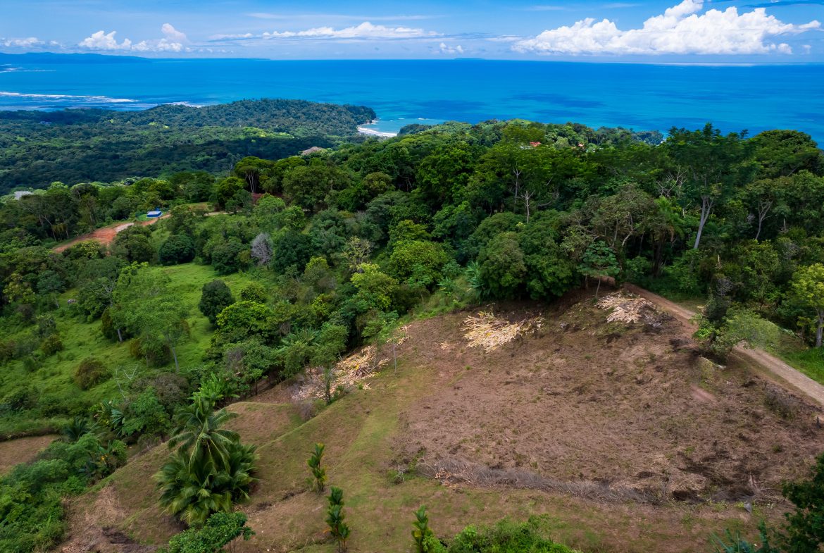 STUNNING OCEAN-VIEW LOT WITH TRANQUIL SURROUNDINGS – 0.5 ACRES