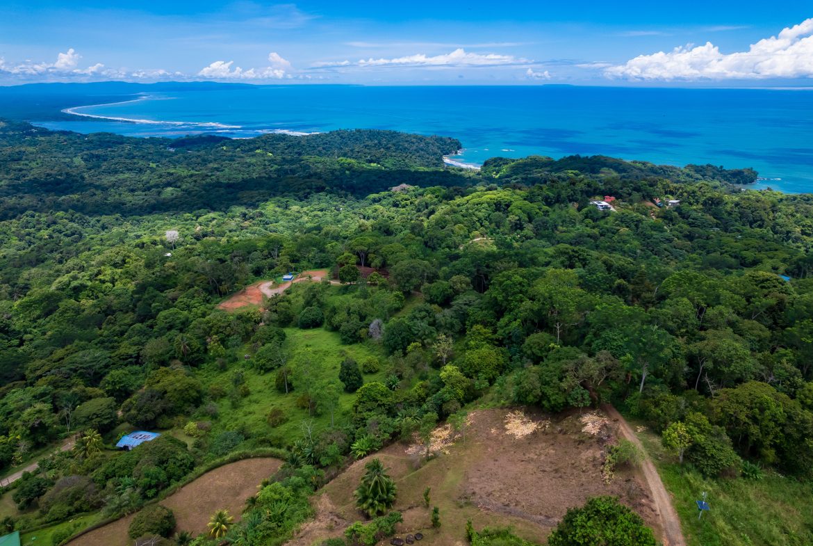 STUNNING OCEAN-VIEW LOT WITH TRANQUIL SURROUNDINGS – 0.5 ACRES