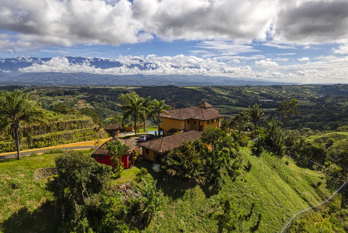 EXQUISITE LUXURY ESTATE WITH BREATHTAKING VIEWS & HIGH-END RENTAL POTENTIAL – 1.9 ACRES, Uvita, Costa Rica — photo 4