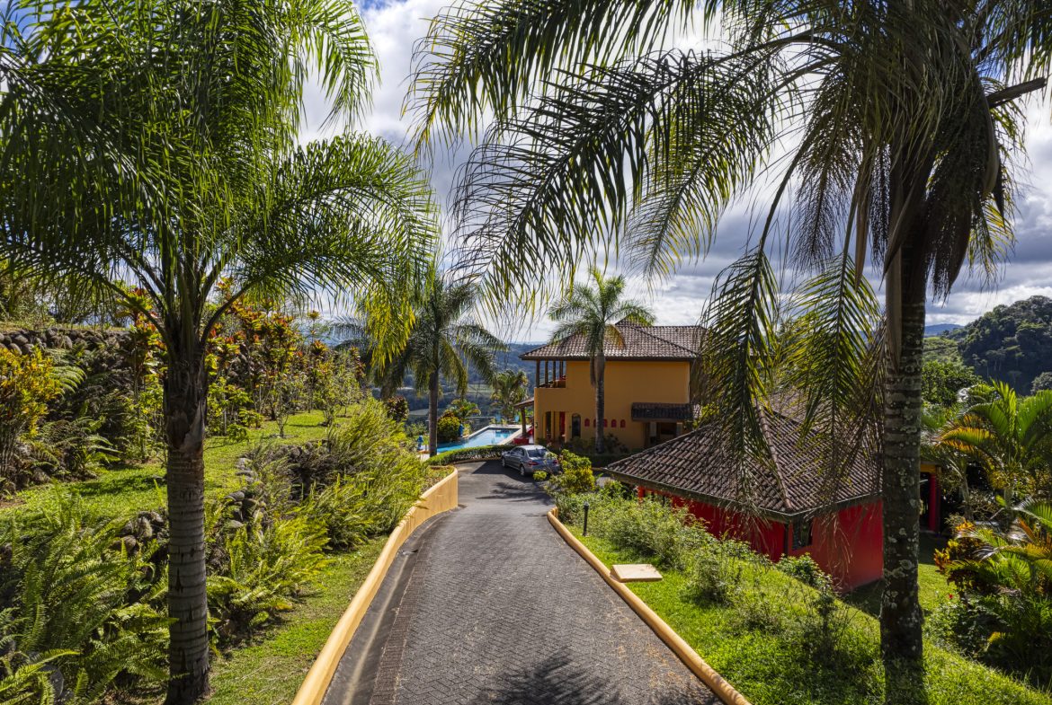 EXQUISITE LUXURY ESTATE WITH BREATHTAKING VIEWS & HIGH-END RENTAL POTENTIAL – 1.9 ACRES, Uvita, Costa Rica — photo 6