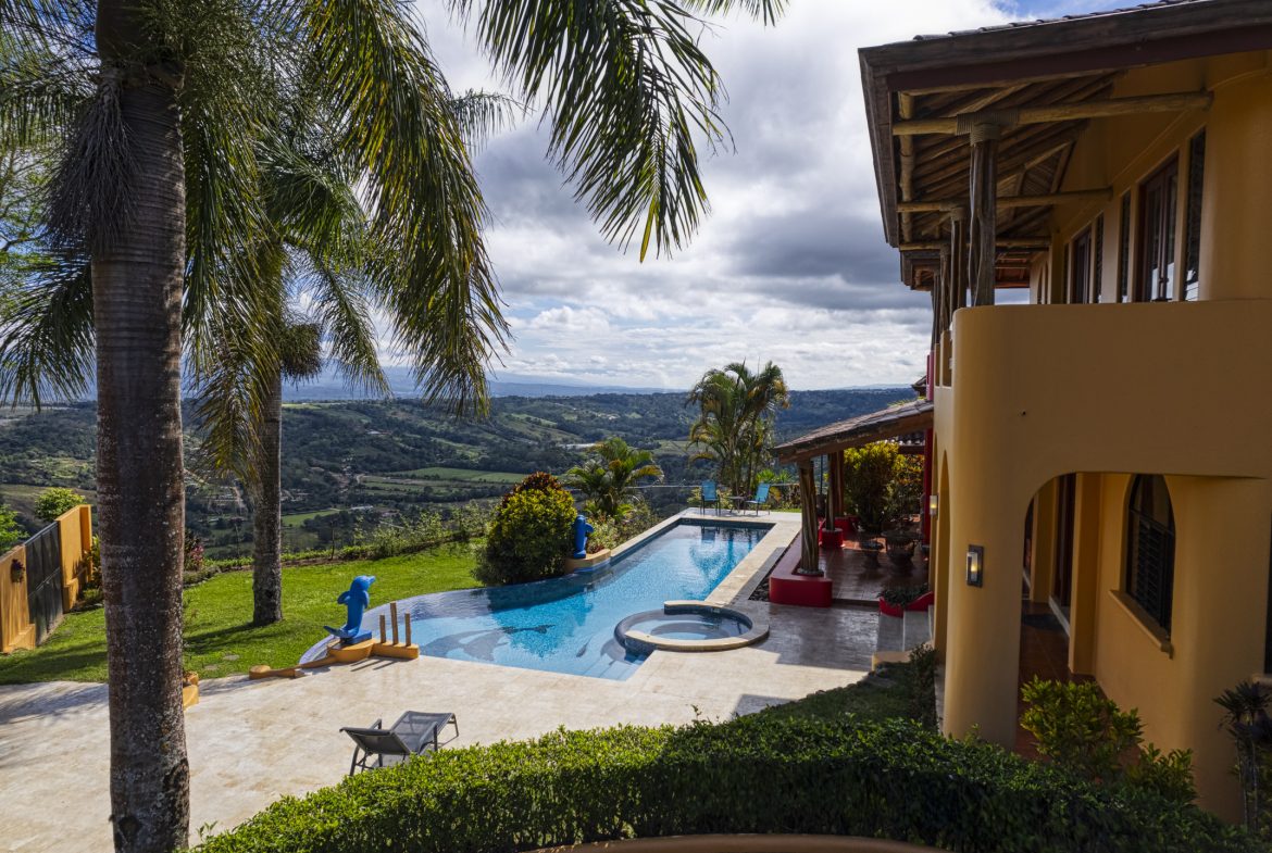 EXQUISITE LUXURY ESTATE WITH BREATHTAKING VIEWS & HIGH-END RENTAL POTENTIAL – 1.9 ACRES, Uvita, Costa Rica — photo 2