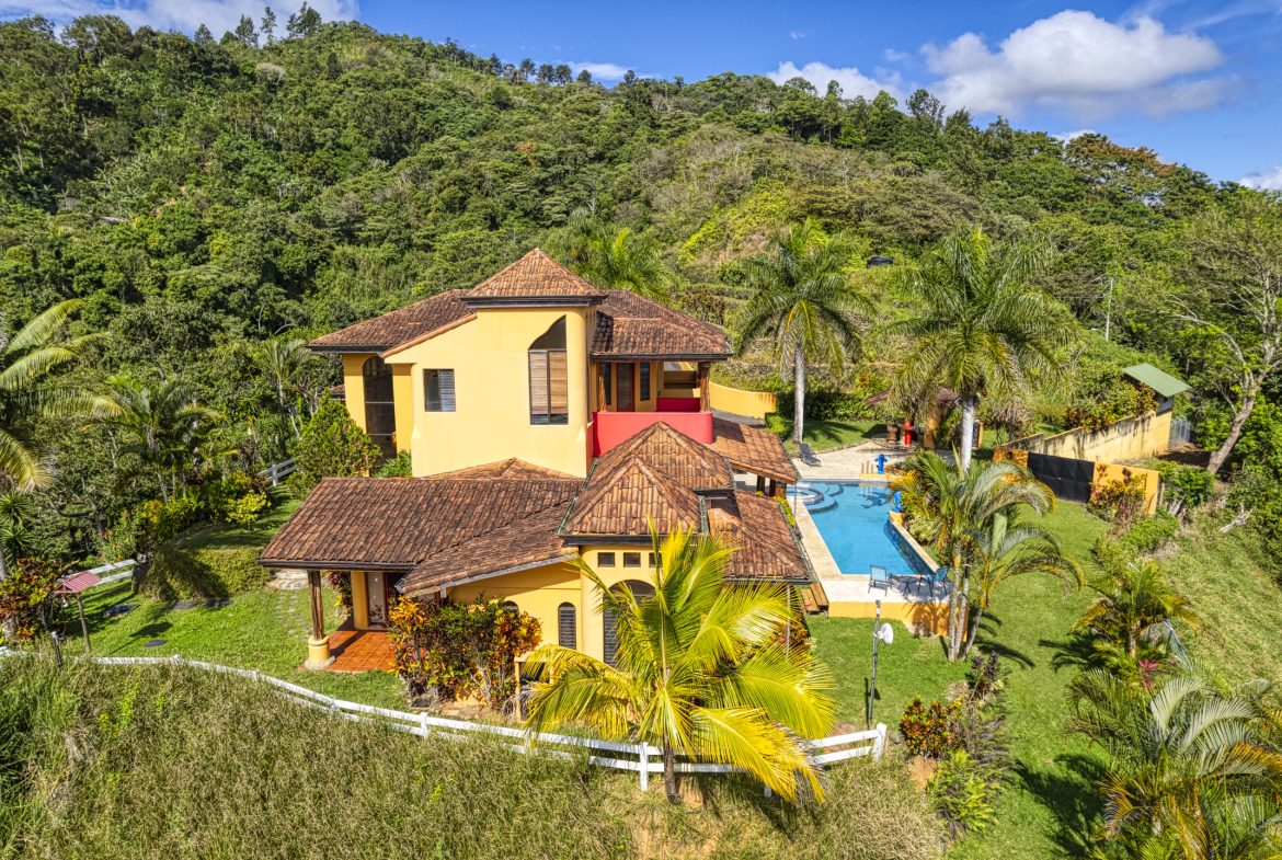 EXQUISITE LUXURY ESTATE WITH BREATHTAKING VIEWS & HIGH-END RENTAL POTENTIAL – 1.9 ACRES, Uvita, Costa Rica — photo 3