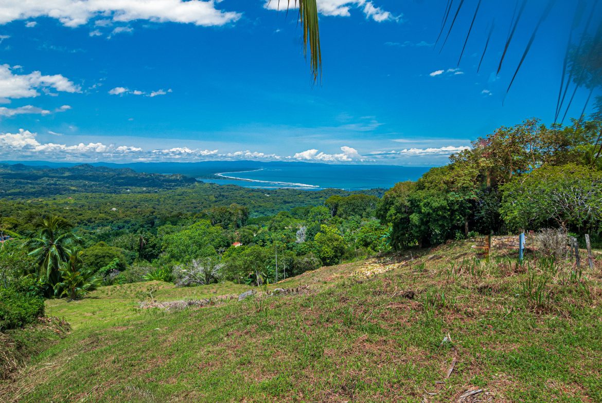 STUNNING OCEAN-VIEW LOT WITH TRANQUIL SURROUNDINGS – 0.5 ACRES