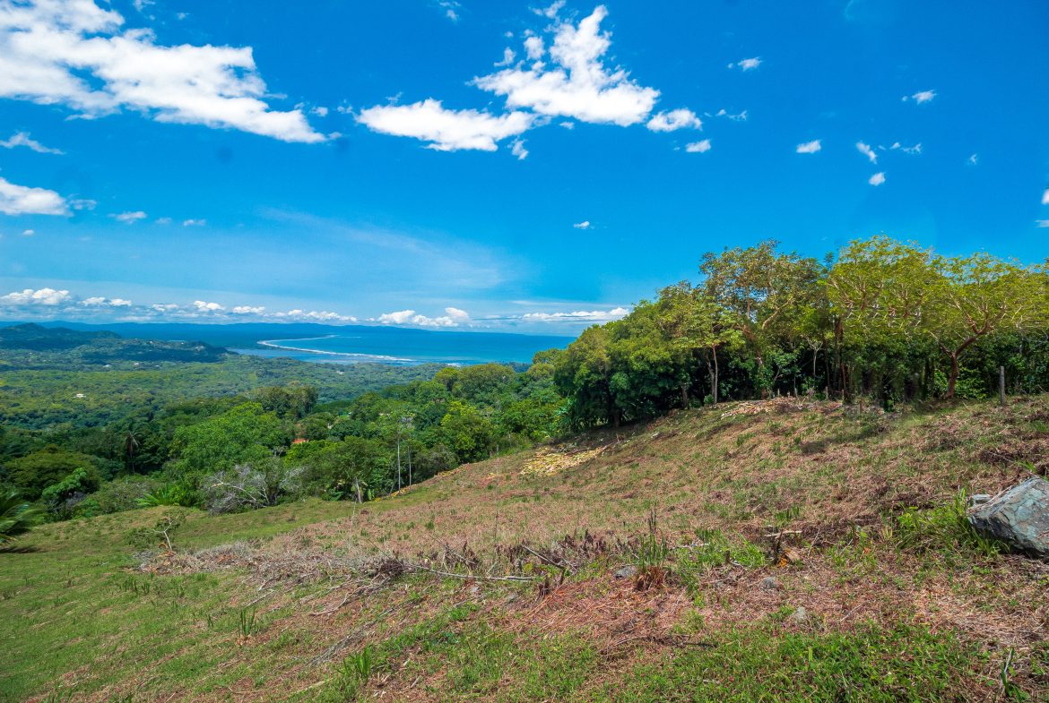 STUNNING OCEAN-VIEW LOT WITH TRANQUIL SURROUNDINGS – 0.5 ACRES