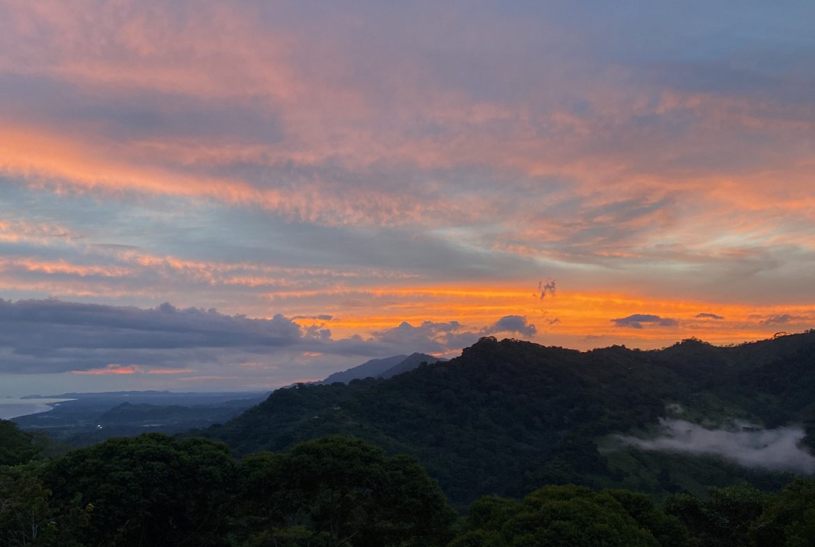 VILLA FONSECA – MOUNTAIN RETREAT WITH STUNNING VIEWS, RUSTIC CABINS & FRUIT ORCHARD – 7.85 ACRES