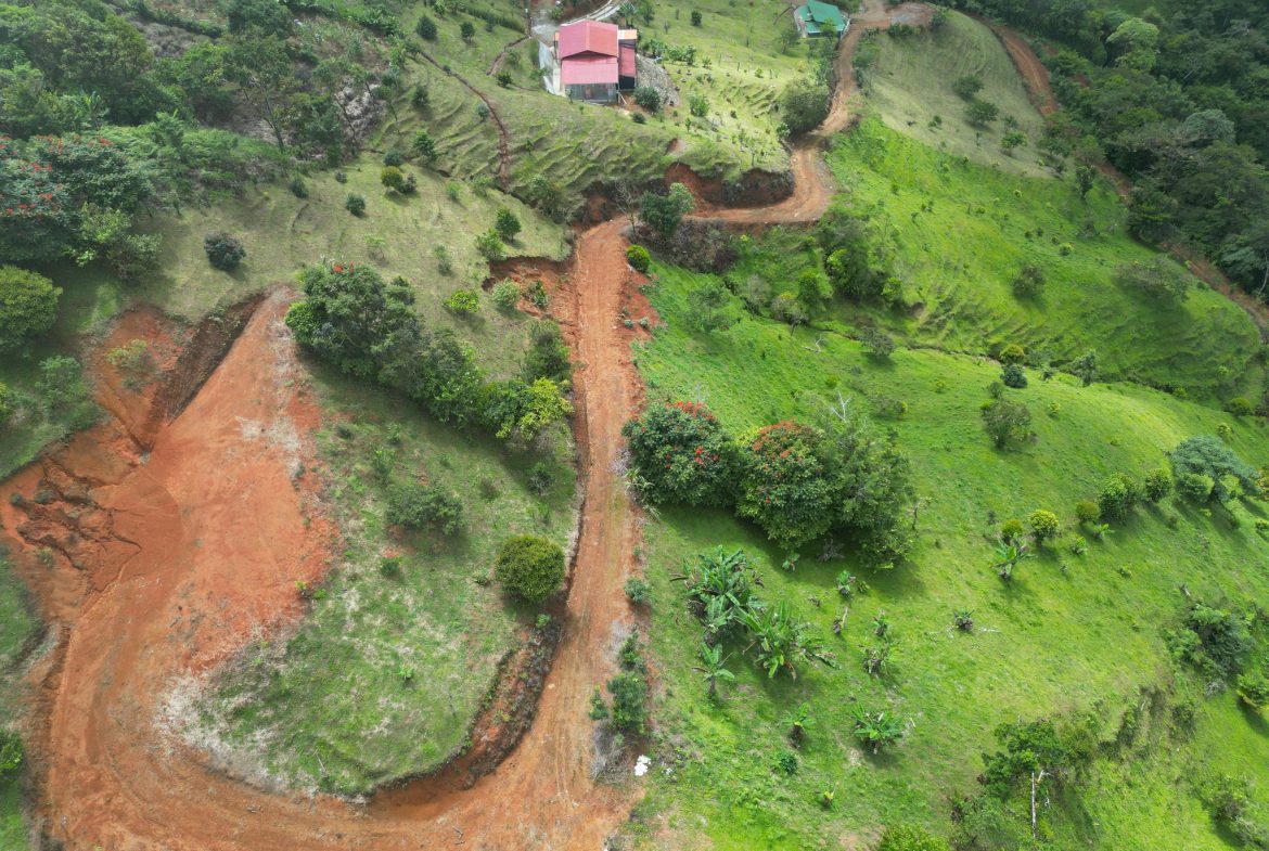 VILLA FONSECA – MOUNTAIN RETREAT WITH STUNNING VIEWS, RUSTIC CABINS & FRUIT ORCHARD – 7.85 ACRES