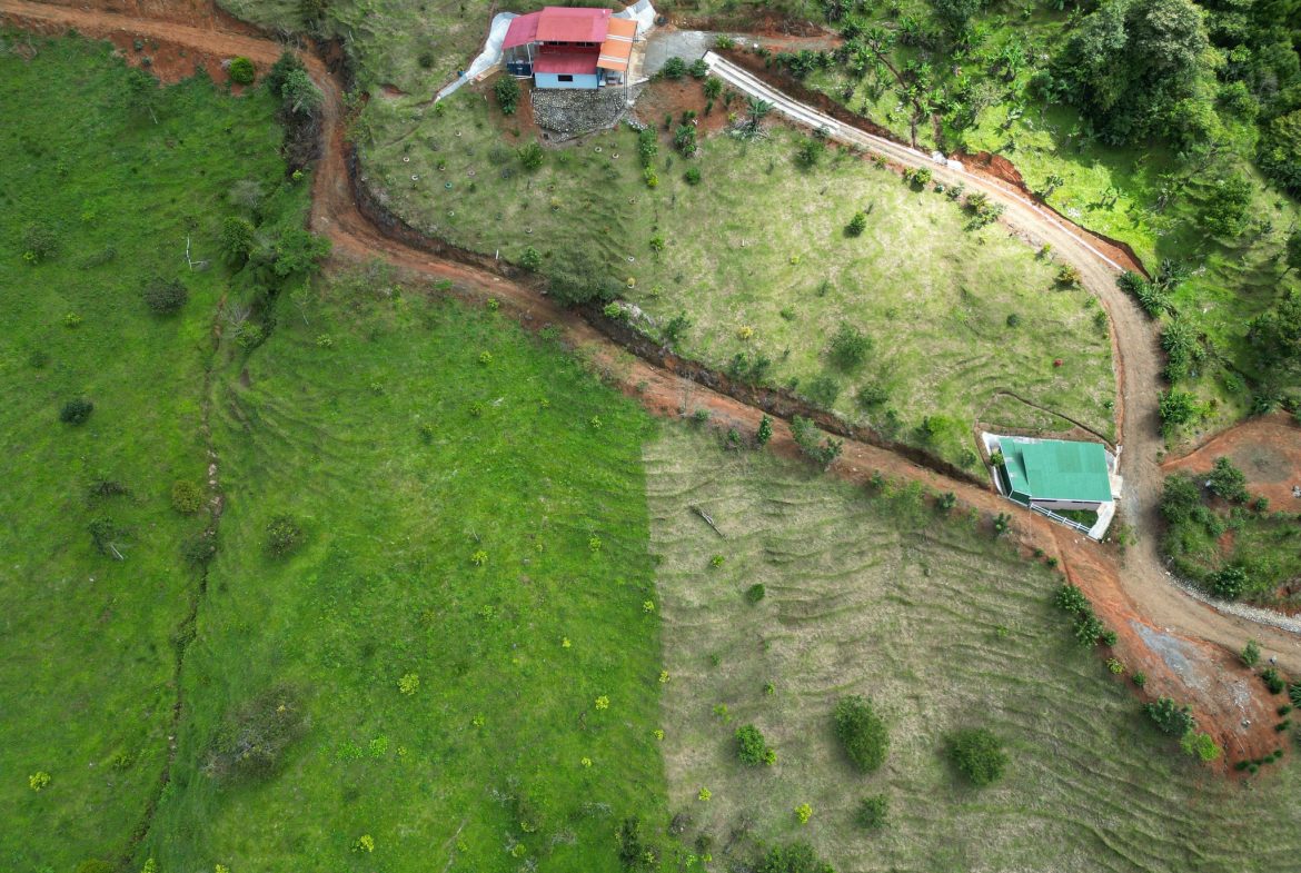 VILLA FONSECA – MOUNTAIN RETREAT WITH STUNNING VIEWS, RUSTIC CABINS & FRUIT ORCHARD – 7.85 ACRES