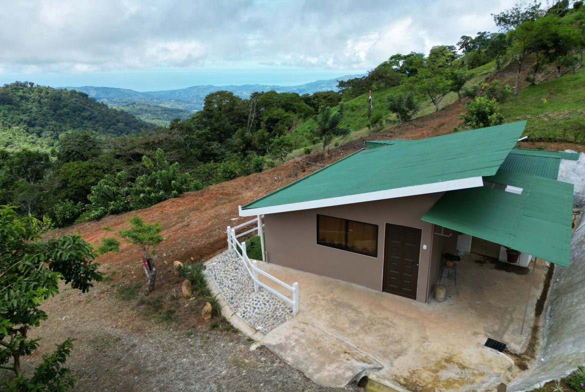 VILLA FONSECA – MOUNTAIN RETREAT WITH STUNNING VIEWS, RUSTIC CABINS & FRUIT ORCHARD – 7.85 ACRES