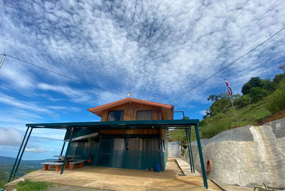 VILLA FONSECA – MOUNTAIN RETREAT WITH STUNNING VIEWS, RUSTIC CABINS & FRUIT ORCHARD – 7.85 ACRES