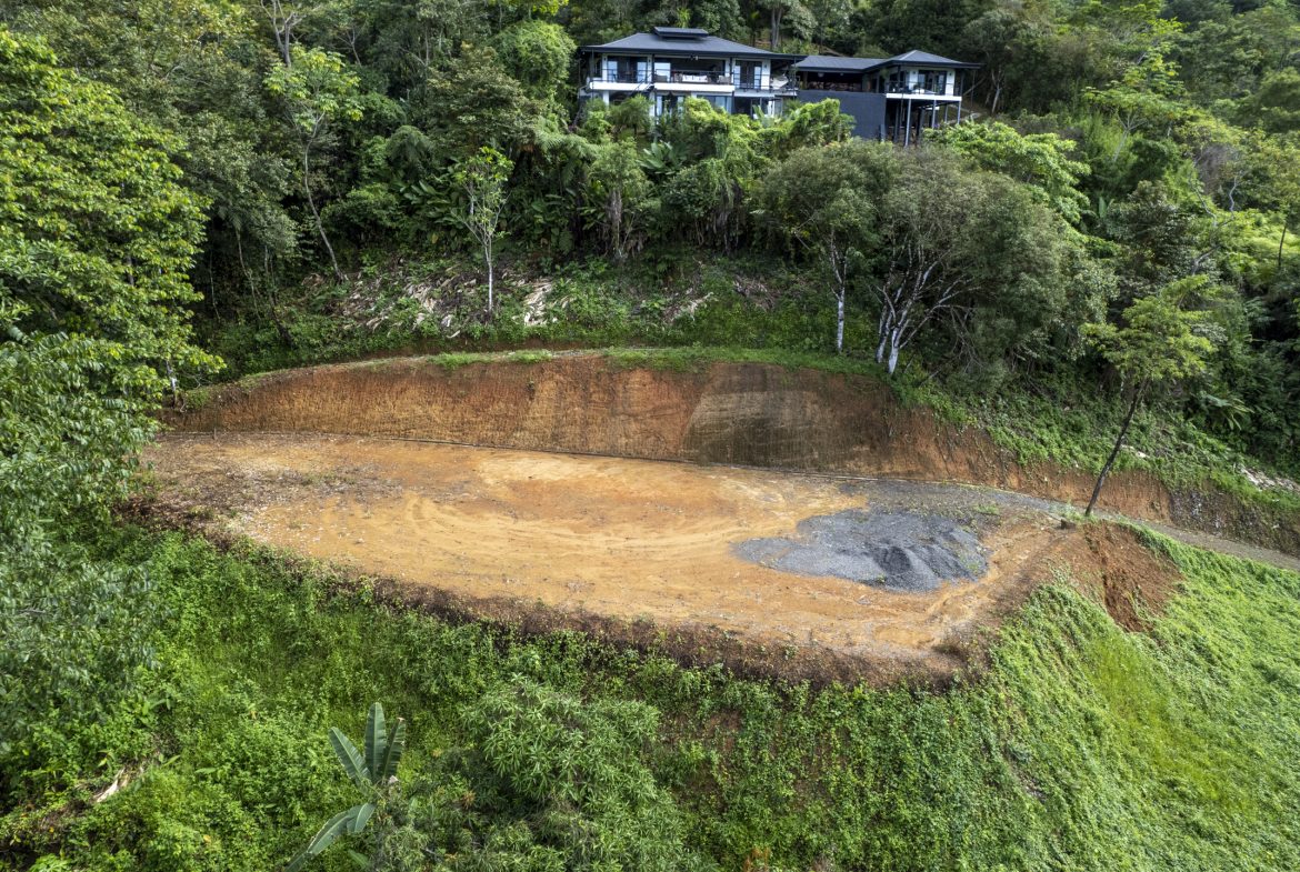 PRIME OCEAN VIEW PARCEL IN UVITA : A RARE COASTAL GEM – 1.9 ACRES