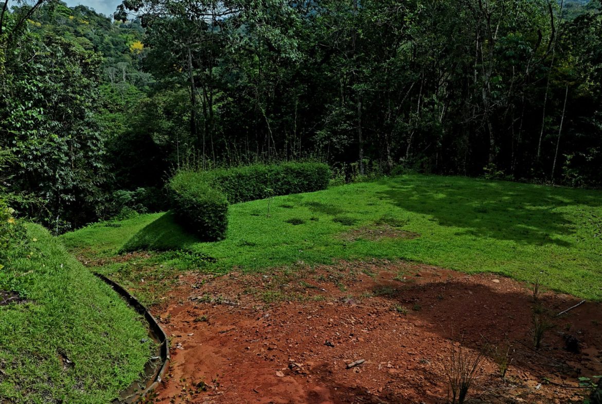 5-MINUTE DRIVE TO UVITA LOT – 0.23 ACRES