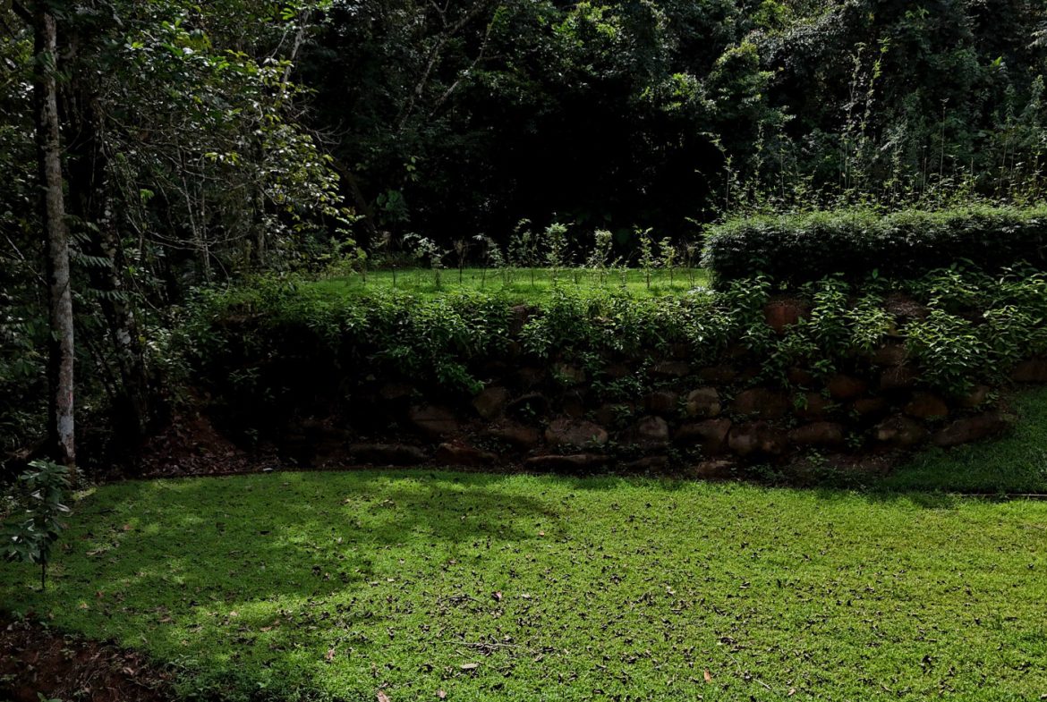 5-MINUTE DRIVE TO UVITA LOT – 0.23 ACRES