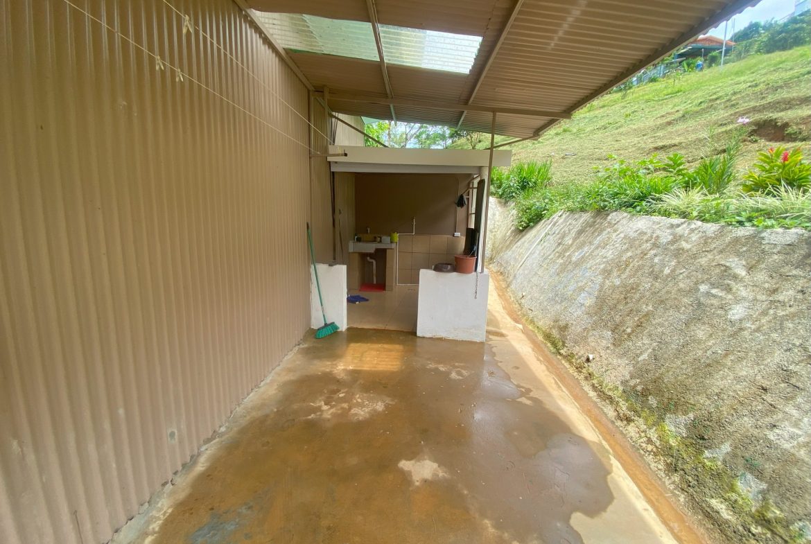 VILLA FONSECA – MOUNTAIN RETREAT WITH STUNNING VIEWS, RUSTIC CABINS & FRUIT ORCHARD – 7.85 ACRES