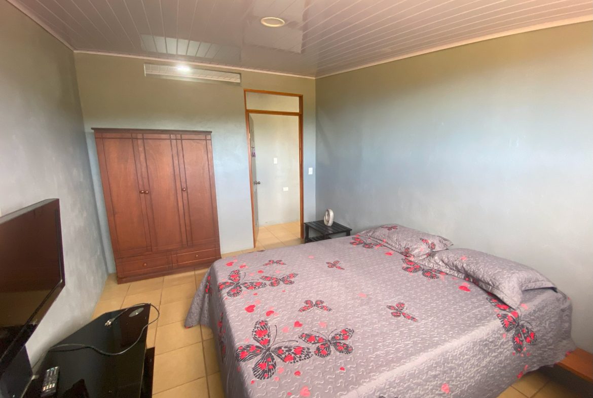 VILLA FONSECA – MOUNTAIN RETREAT WITH STUNNING VIEWS, RUSTIC CABINS & FRUIT ORCHARD – 7.85 ACRES