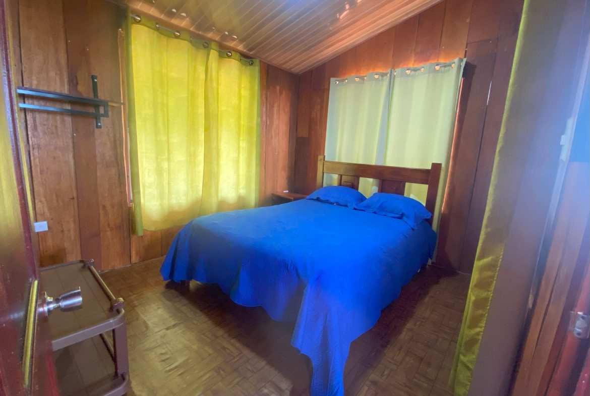 VILLA FONSECA – MOUNTAIN RETREAT WITH STUNNING VIEWS, RUSTIC CABINS & FRUIT ORCHARD – 7.85 ACRES