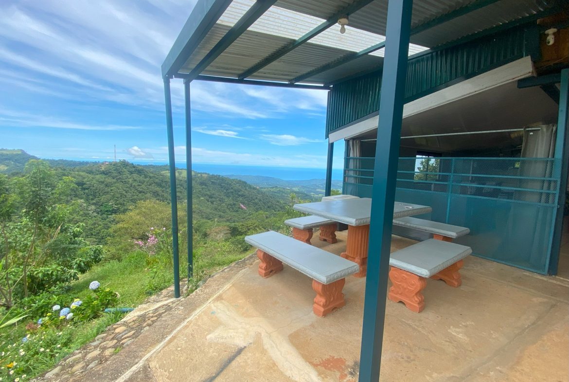 VILLA FONSECA – MOUNTAIN RETREAT WITH STUNNING VIEWS, RUSTIC CABINS & FRUIT ORCHARD – 7.85 ACRES