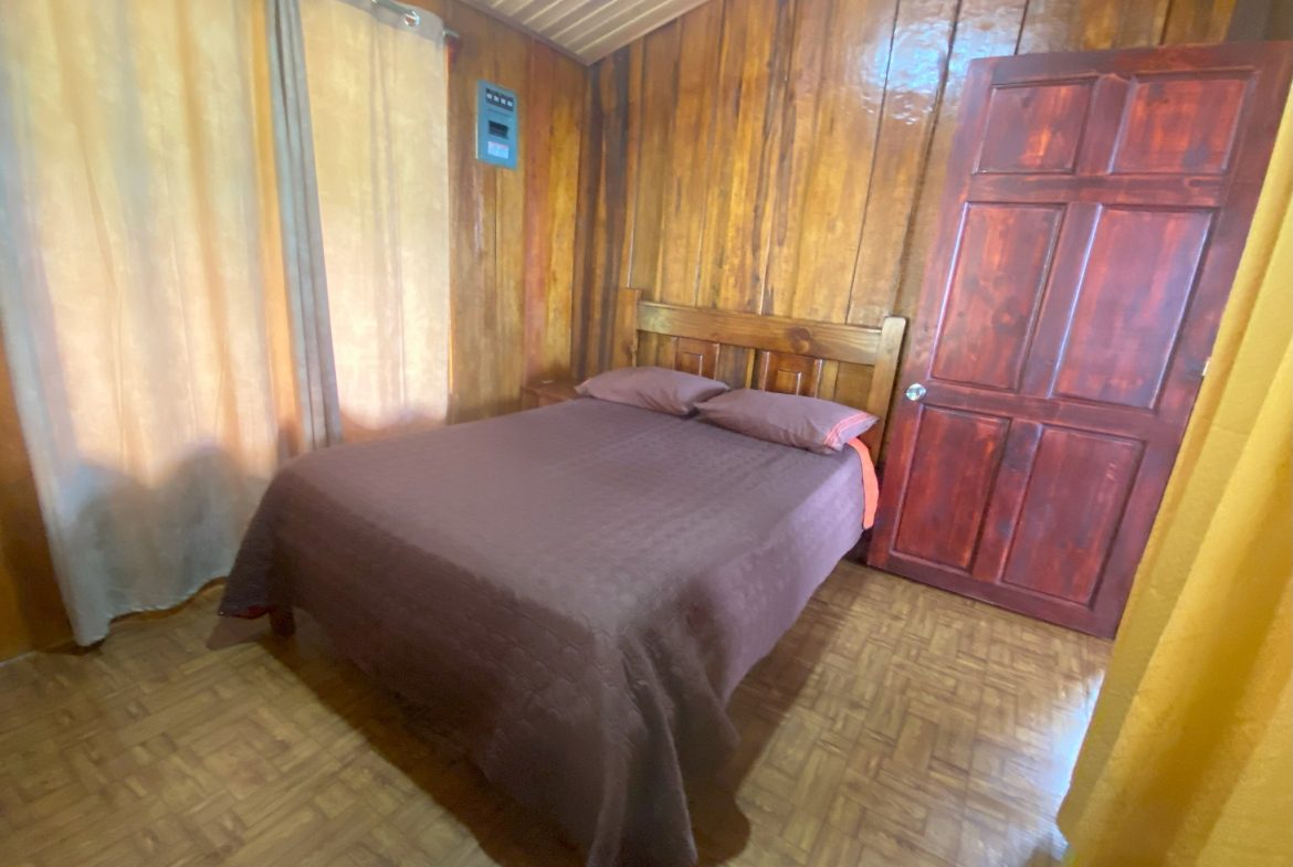 VILLA FONSECA – MOUNTAIN RETREAT WITH STUNNING VIEWS, RUSTIC CABINS & FRUIT ORCHARD – 7.85 ACRES
