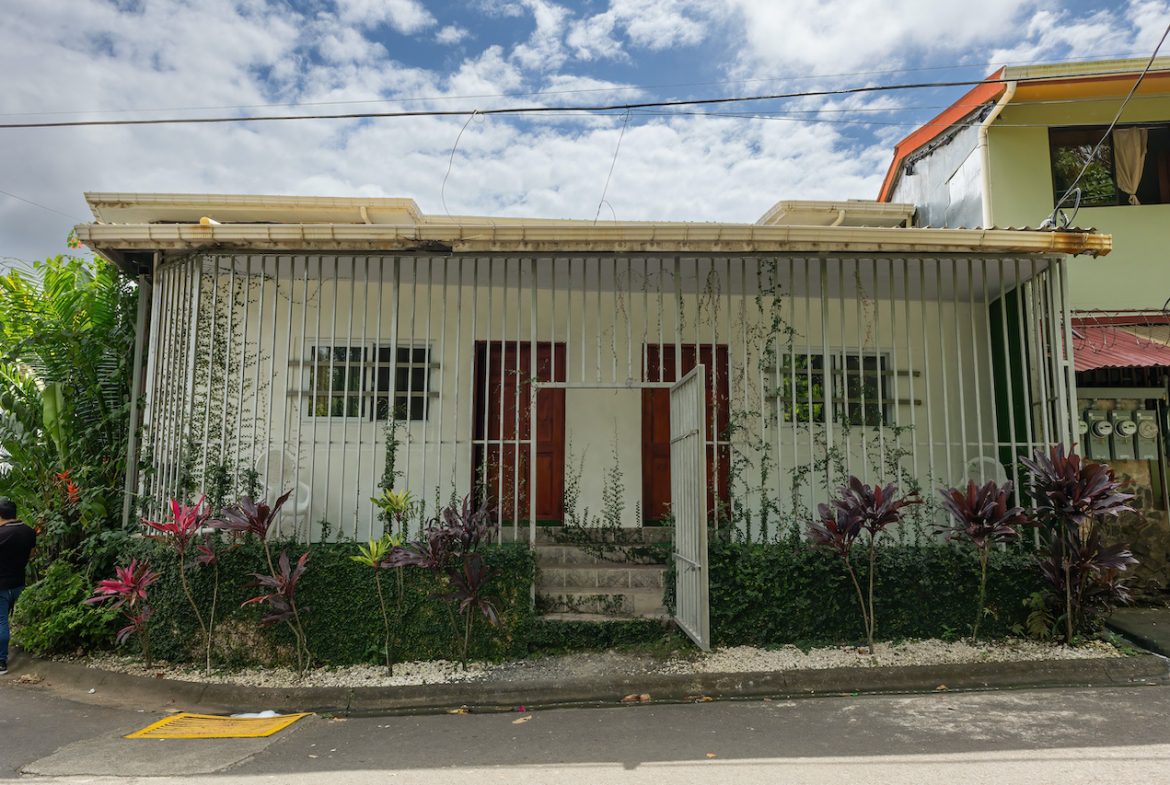 3 UNIT PROPERTY INCOME GENERATING INVESTMENT FOR SALE IN MANUEL ANTONIO
