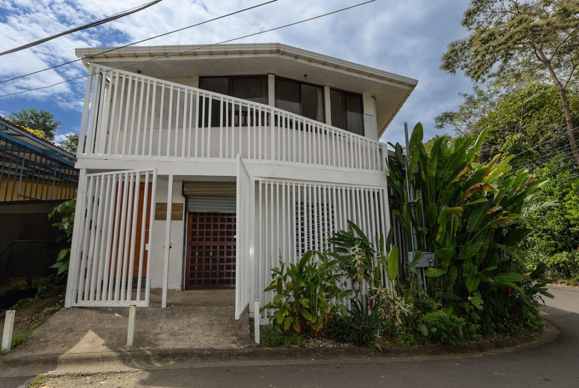 3 UNIT PROPERTY INCOME GENERATING INVESTMENT FOR SALE IN MANUEL ANTONIO