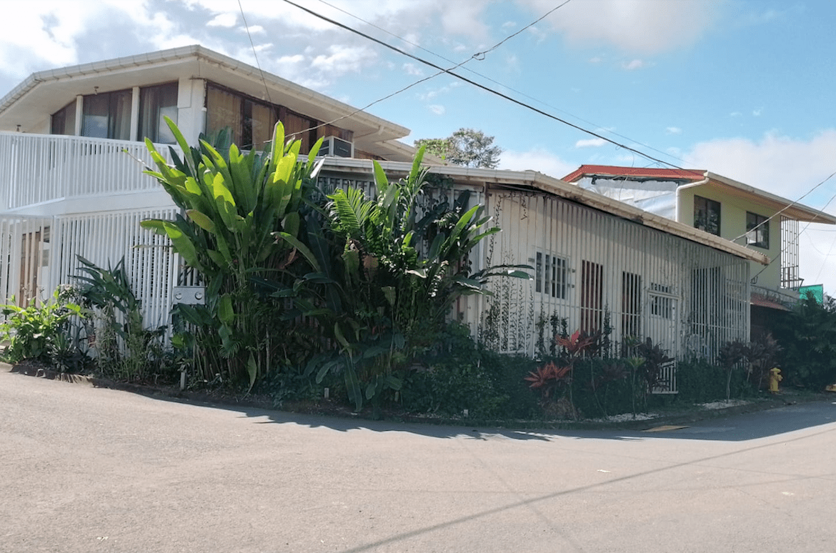 3 UNIT PROPERTY INCOME GENERATING INVESTMENT FOR SALE IN MANUEL ANTONIO