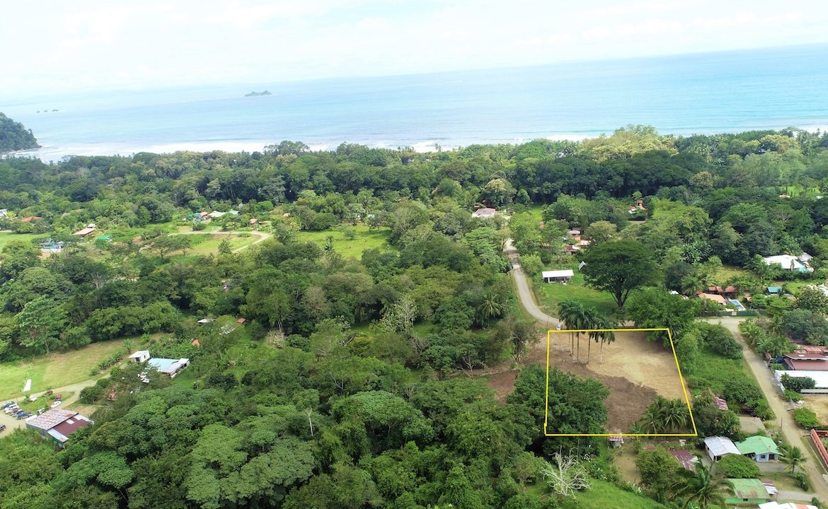 COMMERCIAL AND RESIDENCIAL LOT WALKING DISTANCE TO THE BEACH – 1.23 ACRES