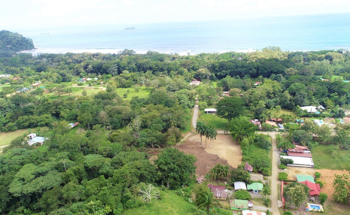 COMMERCIAL AND RESIDENCIAL LOT WALKING DISTANCE TO THE BEACH – 1.23 ACRES