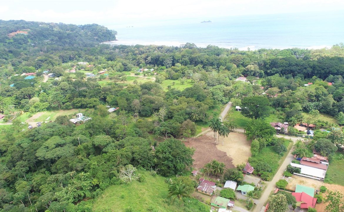 COMMERCIAL AND RESIDENCIAL LOT WALKING DISTANCE TO THE BEACH – 1.23 ACRES