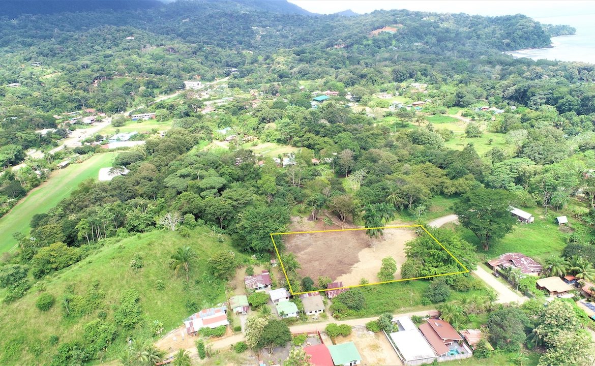 COMMERCIAL AND RESIDENCIAL LOT WALKING DISTANCE TO THE BEACH – 1.23 ACRES