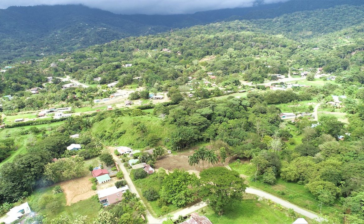 COMMERCIAL AND RESIDENCIAL LOT WALKING DISTANCE TO THE BEACH – 1.23 ACRES