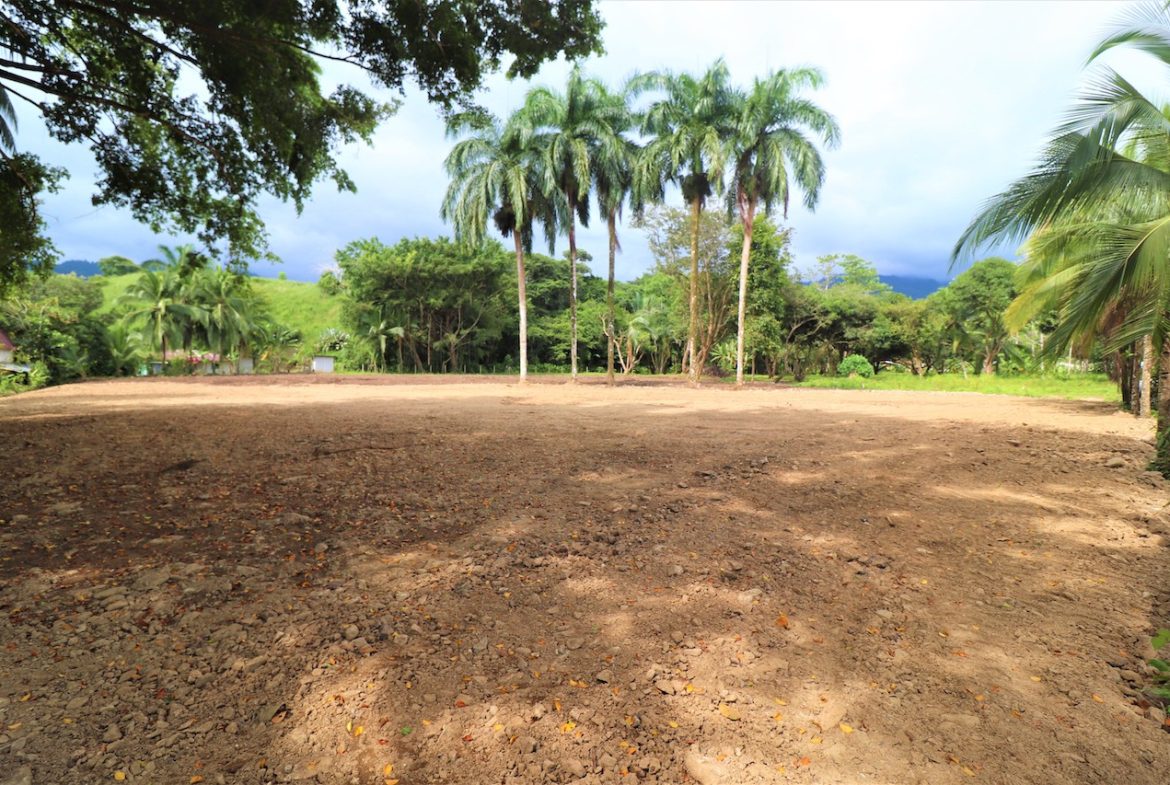 COMMERCIAL AND RESIDENCIAL LOT WALKING DISTANCE TO THE BEACH – 1.23 ACRES