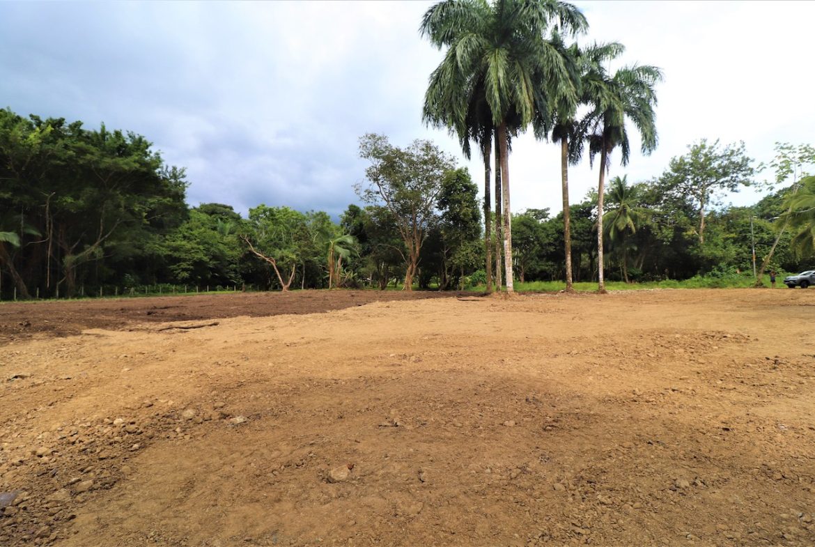 COMMERCIAL AND RESIDENCIAL LOT WALKING DISTANCE TO THE BEACH – 1.23 ACRES