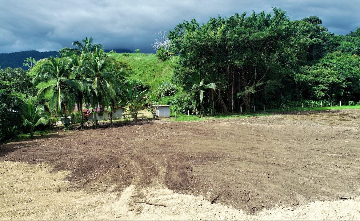 COMMERCIAL AND RESIDENCIAL LOT WALKING DISTANCE TO THE BEACH – 1.23 ACRES