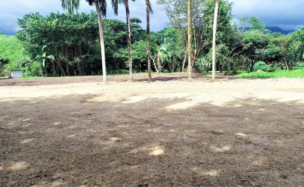 COMMERCIAL AND RESIDENCIAL LOT WALKING DISTANCE TO THE BEACH – 1.23 ACRES