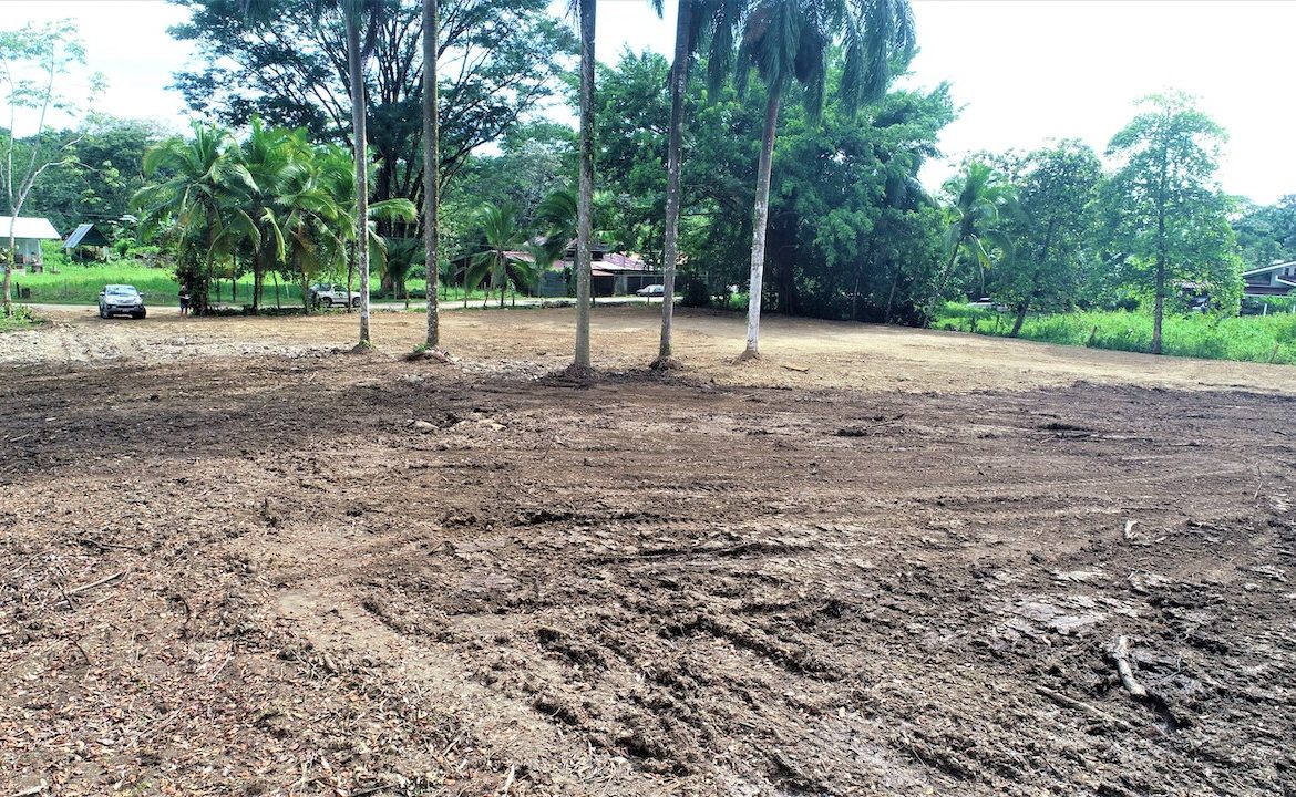 COMMERCIAL AND RESIDENCIAL LOT WALKING DISTANCE TO THE BEACH – 1.23 ACRES