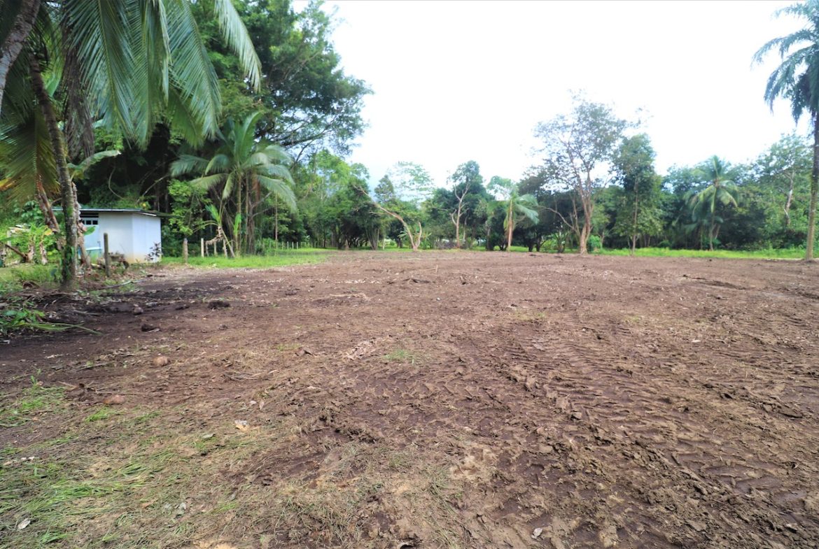 COMMERCIAL AND RESIDENCIAL LOT WALKING DISTANCE TO THE BEACH – 1.23 ACRES