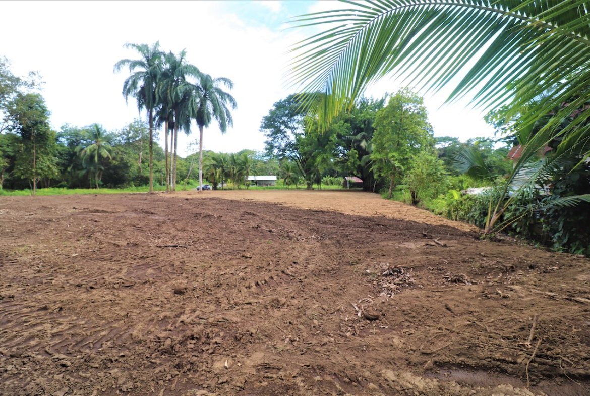 COMMERCIAL AND RESIDENCIAL LOT WALKING DISTANCE TO THE BEACH – 1.23 ACRES