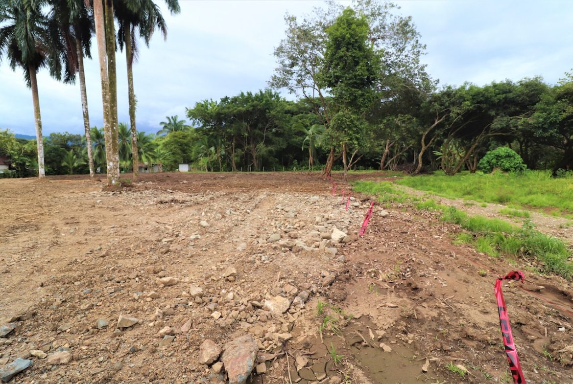 COMMERCIAL AND RESIDENCIAL LOT WALKING DISTANCE TO THE BEACH – 1.23 ACRES
