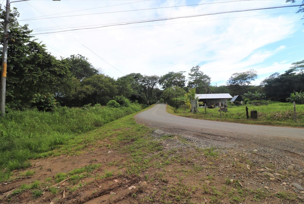 COMMERCIAL AND RESIDENCIAL LOT WALKING DISTANCE TO THE BEACH – 1.23 ACRES