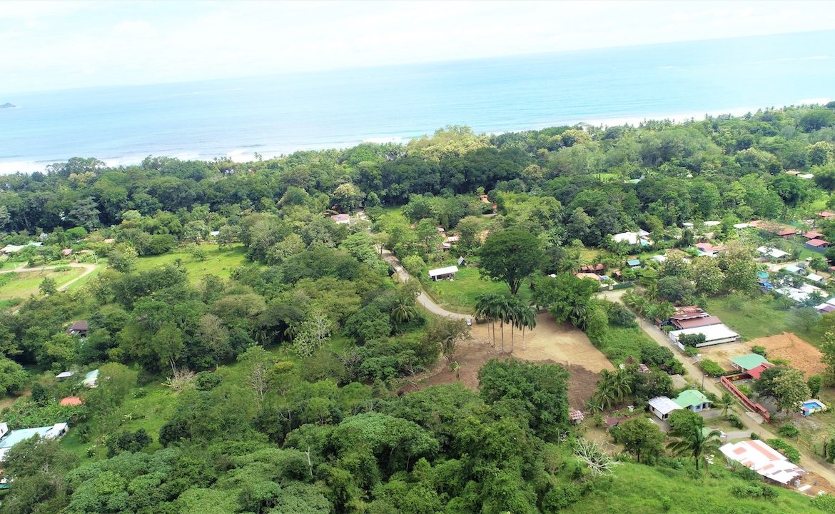 COMMERCIAL AND RESIDENCIAL LOT WALKING DISTANCE TO THE BEACH – 1.23 ACRES