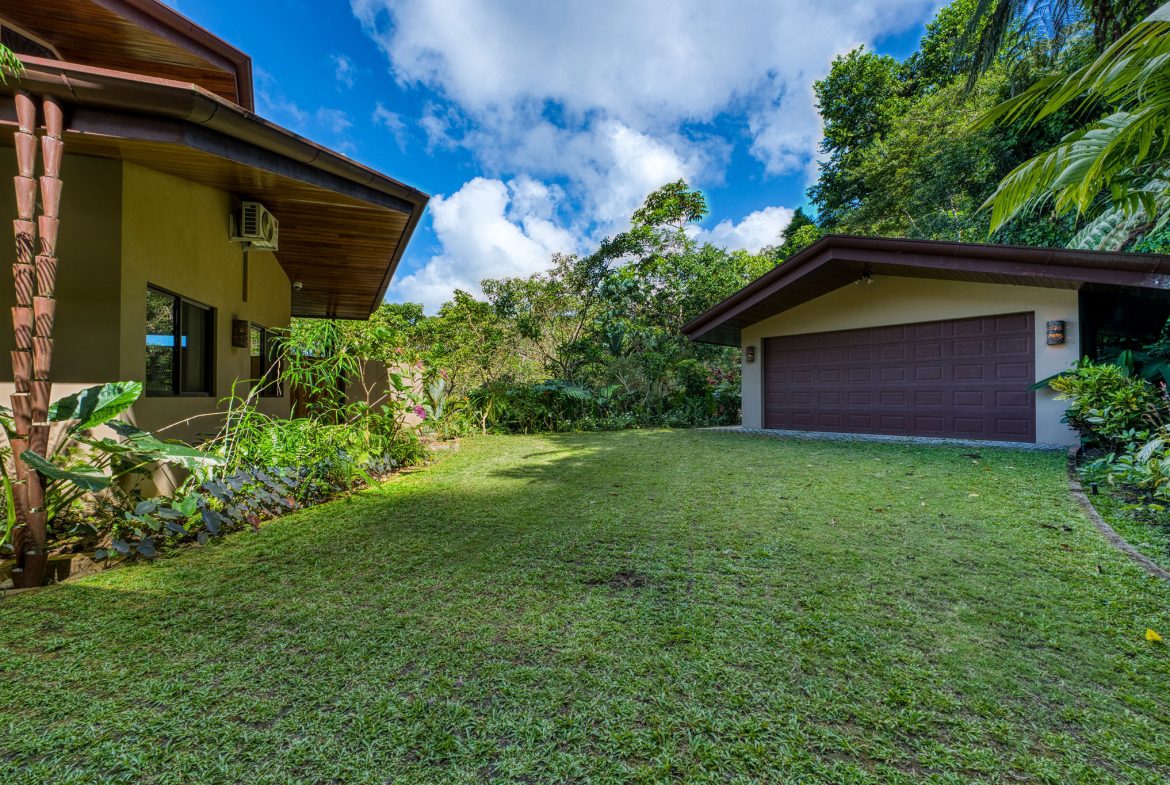 Casa Bambú – LUXURY 5 BEDROOM ESTATE WITH EXCEPTIONAL OCEAN VIEWS