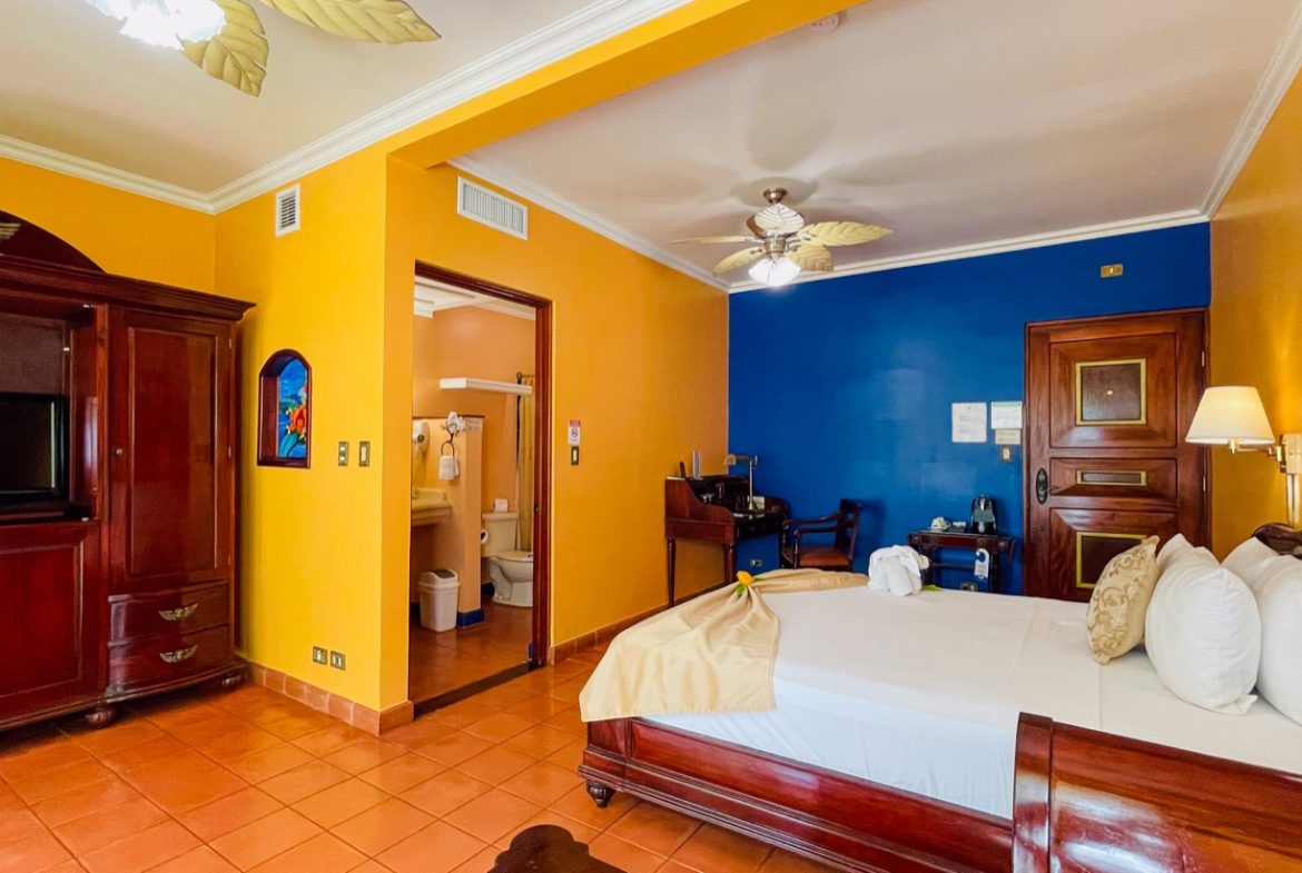 ONE OF A KIND LUXURY BOUTIQUE HOTEL WITH OCEAN AND JUNGLE VIEWS