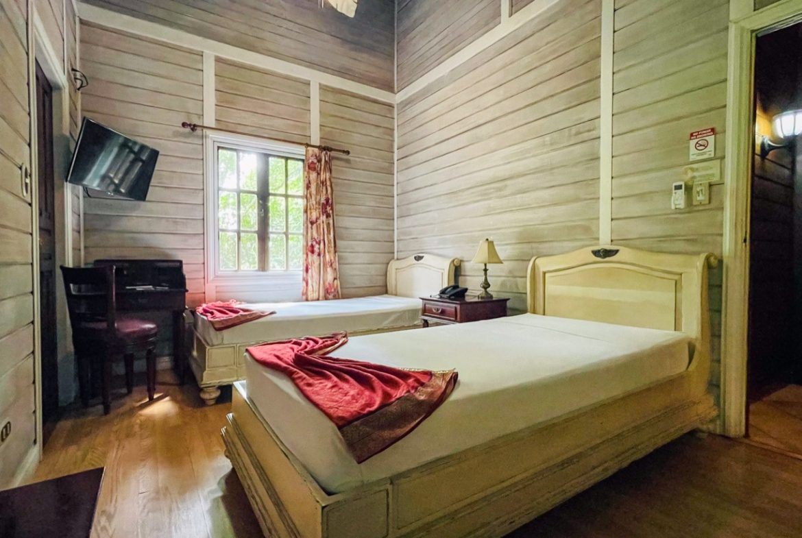 ONE OF A KIND LUXURY BOUTIQUE HOTEL WITH OCEAN AND JUNGLE VIEWS