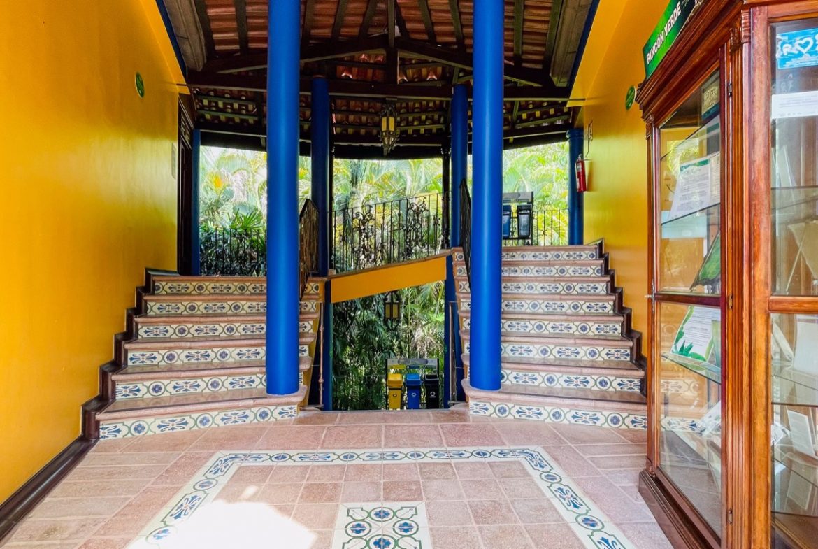 ONE OF A KIND LUXURY BOUTIQUE HOTEL WITH OCEAN AND JUNGLE VIEWS
