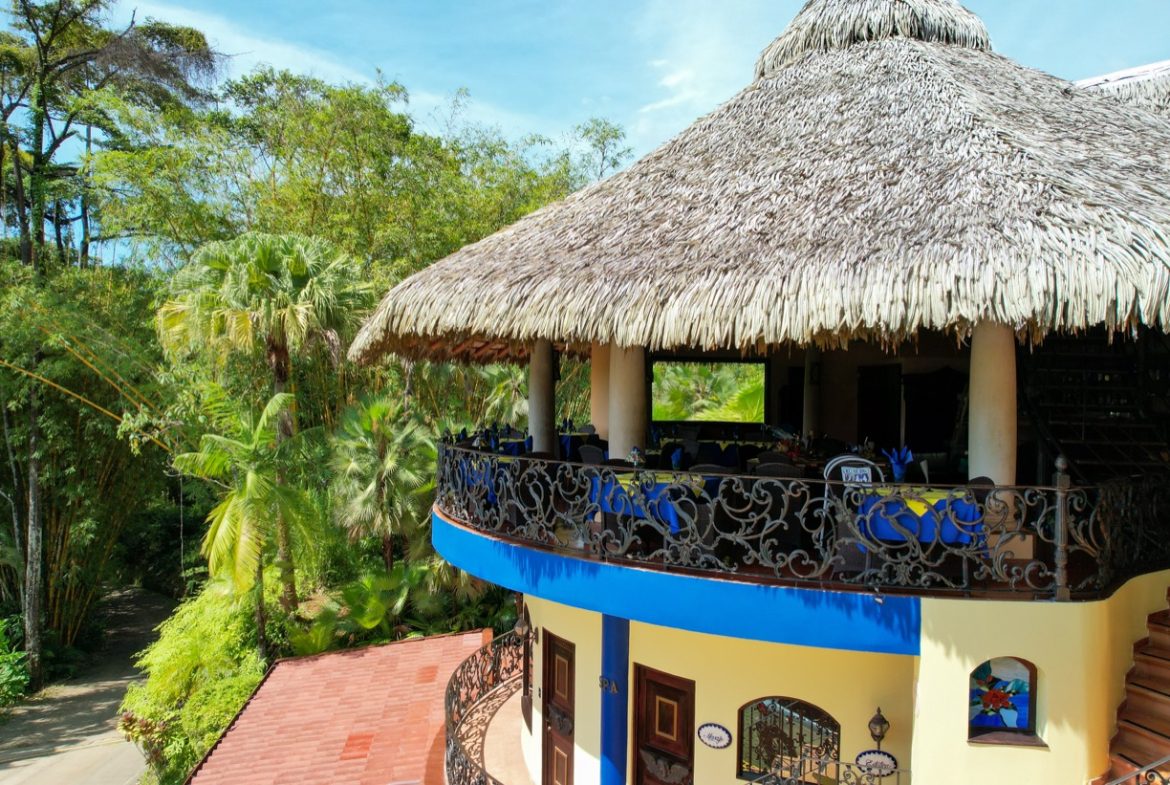 ONE OF A KIND LUXURY BOUTIQUE HOTEL WITH OCEAN AND JUNGLE VIEWS