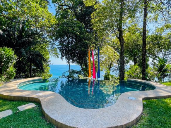 BEACHFRONT COLONIAL ESTATE IN ESCALERAS, Dominical, Costa Rica — photo 4