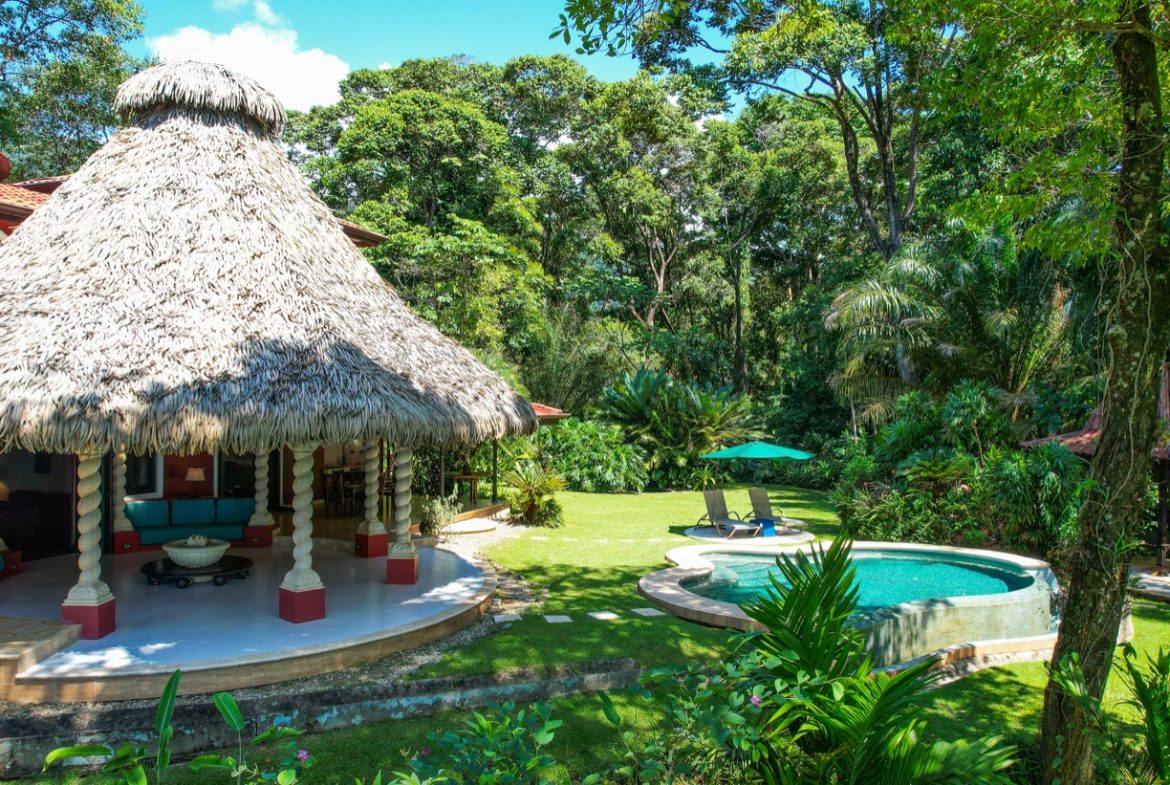 BEACHFRONT COLONIAL ESTATE IN ESCALERAS