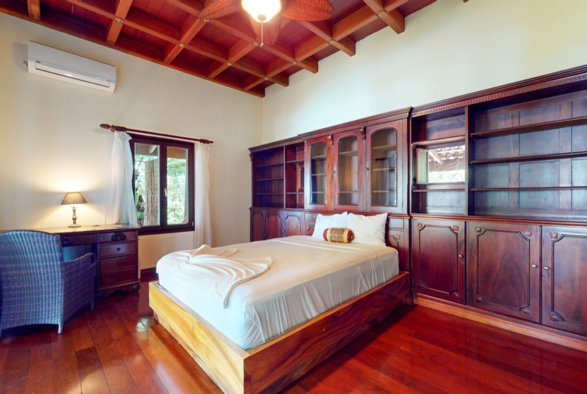 BEACHFRONT COLONIAL ESTATE IN ESCALERAS