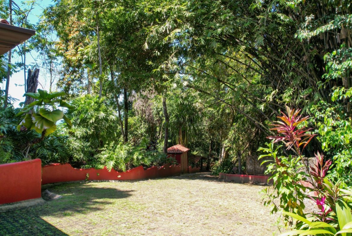 BEACHFRONT COLONIAL ESTATE IN ESCALERAS
