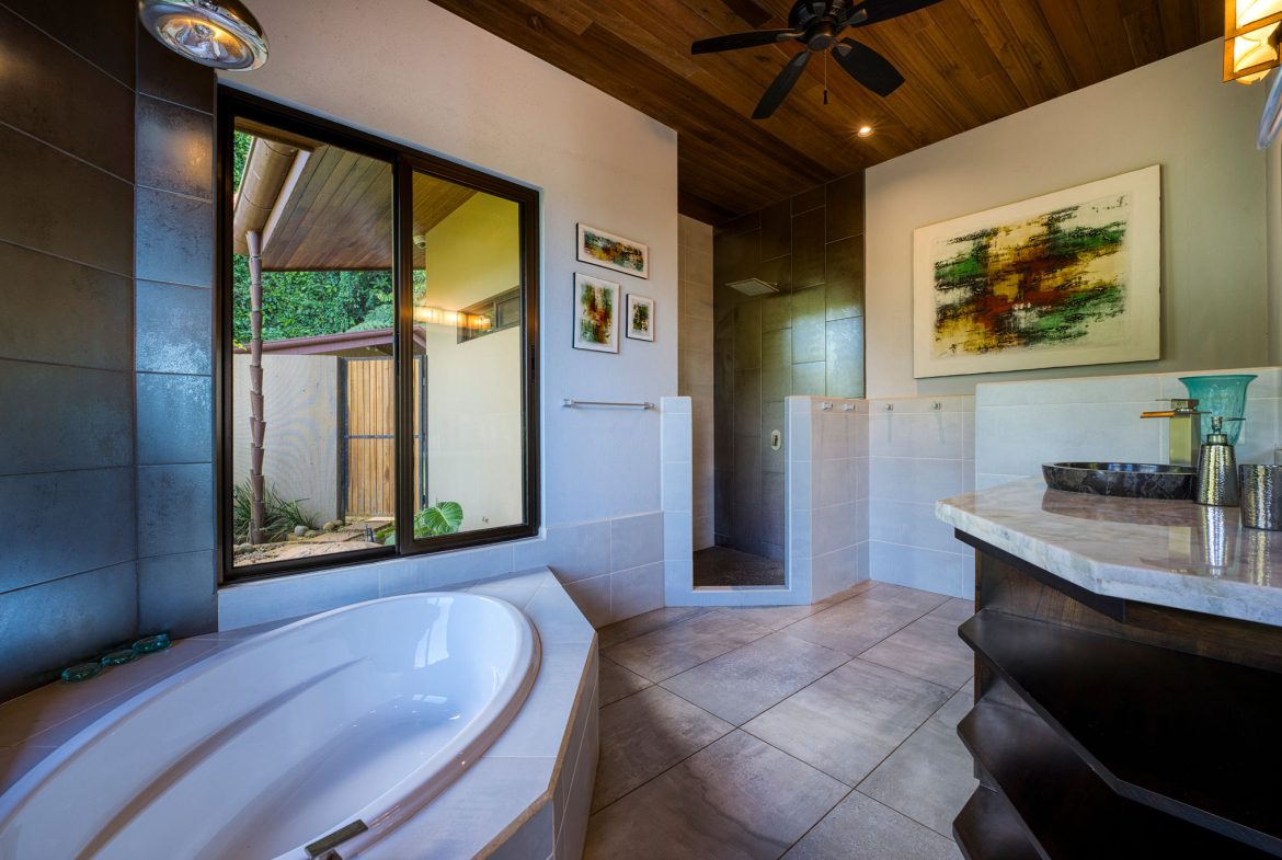 Casa Bambú – LUXURY 5 BEDROOM ESTATE WITH EXCEPTIONAL OCEAN VIEWS